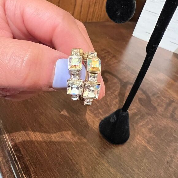 BEAUTIFUL VINTAGE GIVENCHY GOLD RHINESTONES CLIP EARRINGS. - Picture 5 of 6